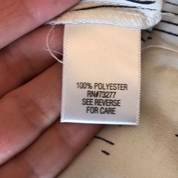 Beautiful black and white apt. 9 blouse - Picture 5 of 7